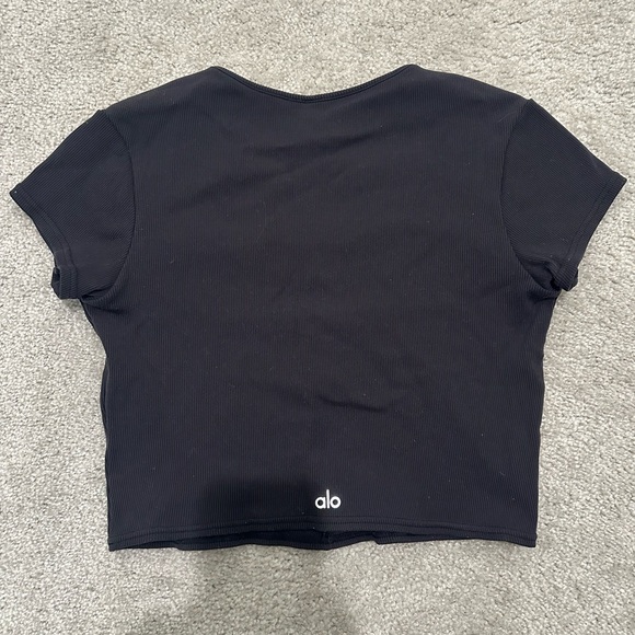ALO Yoga Black Ribbed Short Sleeve Cropped Top - Picture 2 of 6